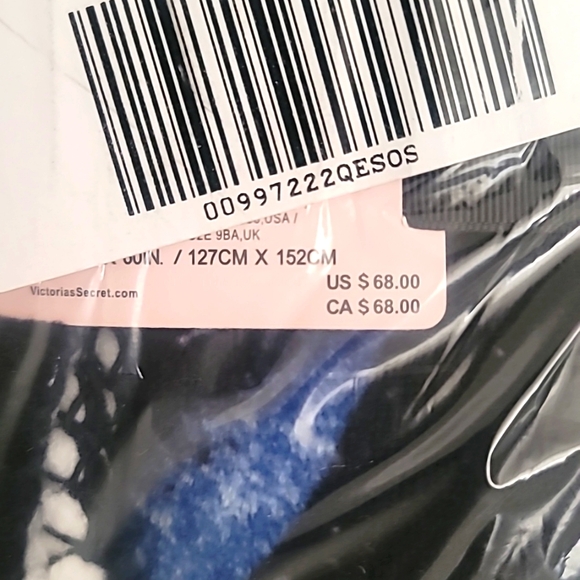 Victoria's Secret Sherpa blanket - Picture 4 of 4